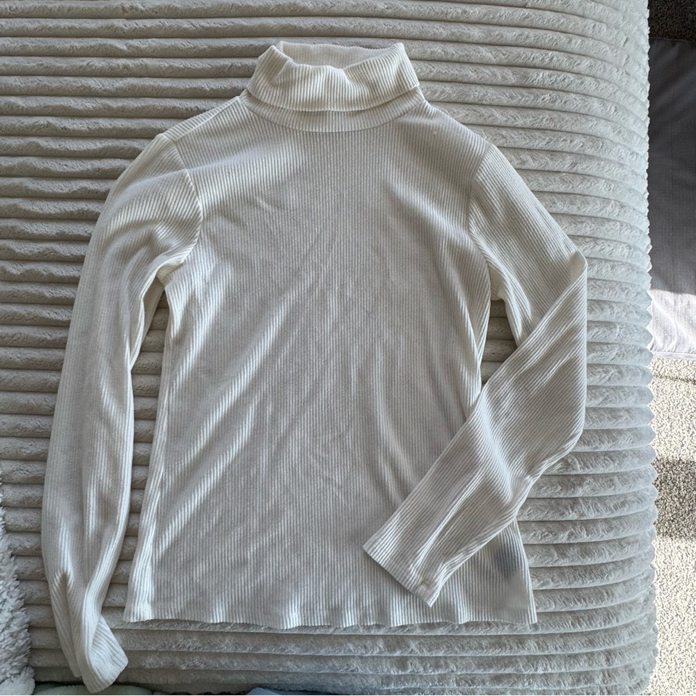 Old Navy Cream Turtleneck Sweater Top